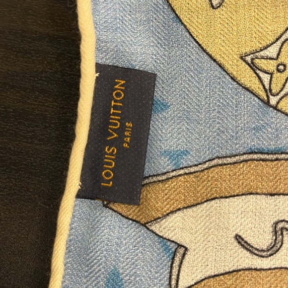 Louis Vuitton Shawl Monogram 30%Silk, 70% Cashmere including the box and ribbon - Picture 9 of 17